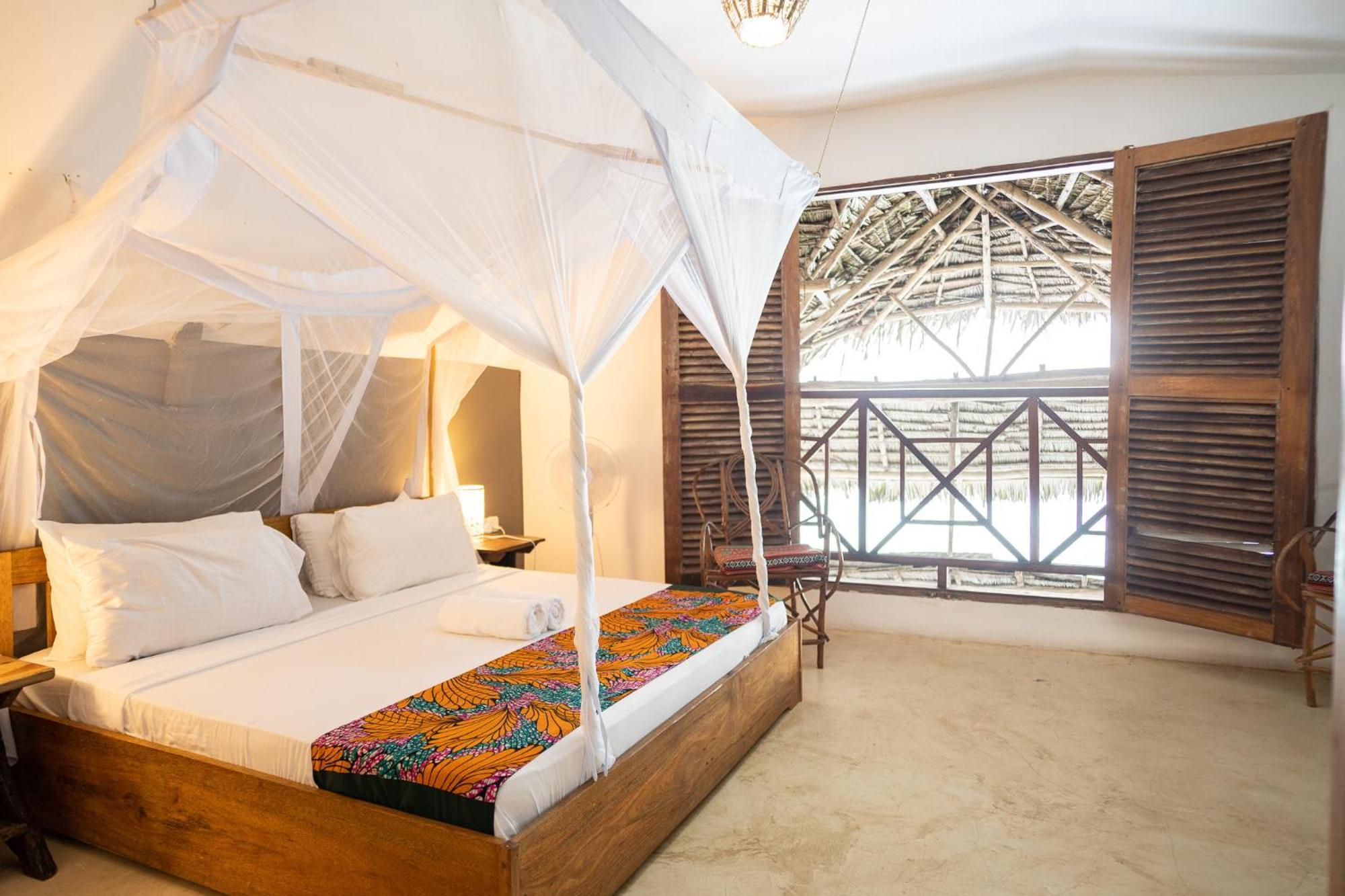 Hotel Pili Pili Lagoon Beach