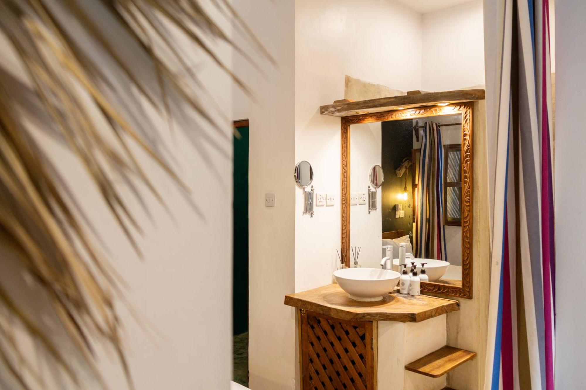 Hotel Pili Pili Oasis 4*